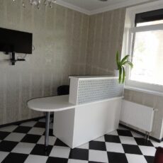 1. №31. Стійка ресепшн адміністратора в салон краси.JPG