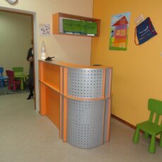 1. №37. Стійка ресепшн в школу англійської мови Helen Doron English.JPG