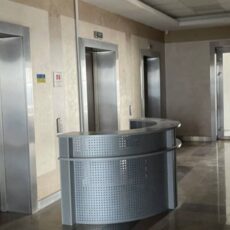 2. №33. Стійка ресепшн охорони. БЦ ПАРУС.jpg