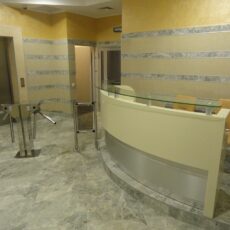 4. №23. Стійка ресепшн для адміністратора. Штучний камінь.JPG
