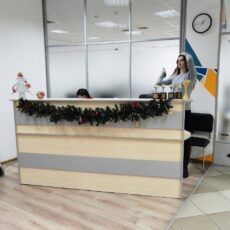 2. №120. Стійка ресепшн адміністратора в кадрову агенцію.JPG