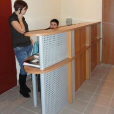2. №84. Стійка ресепшн адміністратора в хостел.jpg