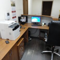 3. №101. Стійка ресепшн секретаря адміністратора в будівельну компанію.JPG