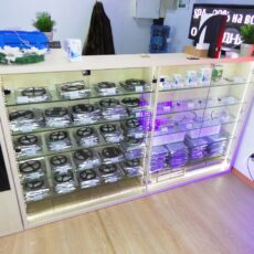 3. №117. Ресепшн стійка вітрина в магазин продажу LED стрічок.JPG