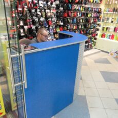 6. №116. Стійка ресепшн продавця у спортивний магазин.JPG