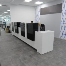 5. №3 Ресепш стійка штучний камінь + фарбований МДФ.JPG