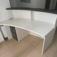 4. №137. Ресепшн стійка адміністратора в IT Компанію.JPG
