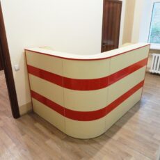 4. №139. Ресепшн стійка адміністратора в школу французької мови.JPG