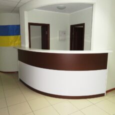 3. №143. Стійка ресепшн охорони в офісний центр.JPG