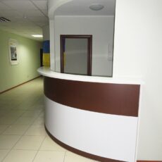 4. №143. Стійка ресепшн охорони в офісний центр.JPG
